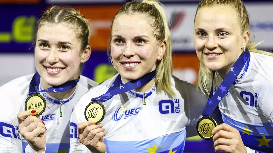 Holten zum EM-Auftakt in Apeldoorn Gold: Pauline Grabosch (l-r), Emma Hinze und Lea-Sophie Friedrich. - Bild: Vincent Jannink/ANP/dpa