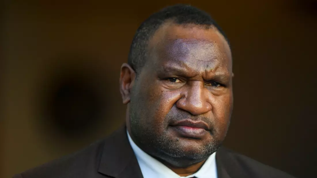 Premierminister James Marape hat wegen der Unruhen in Papua-Neuguinea das Militär zur Hilfe gerufen. - Bild: Lukas Coch/AAP/dpa