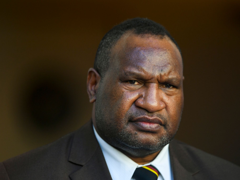 Premierminister James Marape hat wegen der Unruhen das Militär zur Hilfe gerufen. - Foto: Lukas Coch/AAP/dpa