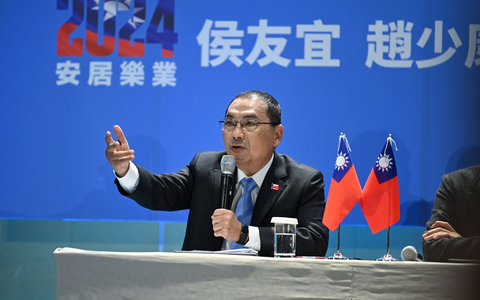 Der Präsidentschaftskandidat von Taiwans Kuomintang-Partei, Hou Yu-ih, setzt nach eigenen Worten auf Abschreckung, Dialog und Deeskalation. - Foto: Johannes Neudecker/dpa