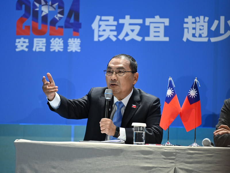 Der Präsidentschaftskandidat von Taiwans Kuomintang-Partei, Hou Yu-ih, setzt nach eigenen Worten auf Abschreckung, Dialog und Deeskalation. - Foto: Johannes Neudecker/dpa