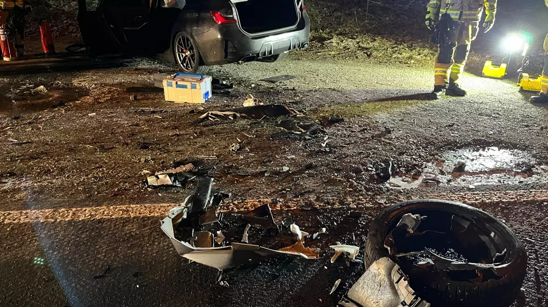 FW Menden: Schwerer Verkehrsunfall in Oberrödinghausen - Drohne verhindert Landung des Rettungshubschraubers - Bild: presseportal.de
