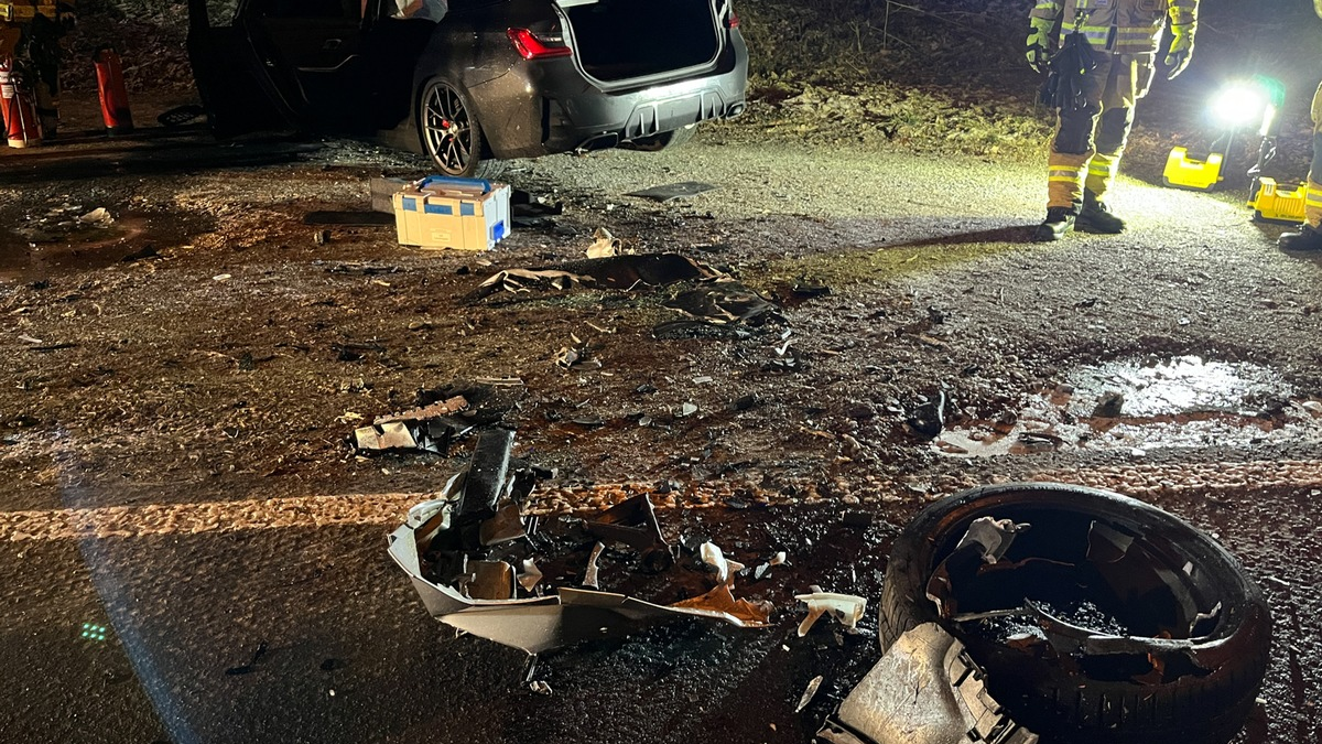 FW Menden: Schwerer Verkehrsunfall in Oberrödinghausen - Drohne verhindert Landung des Rettungshubschraubers - Foto: presseportal.de