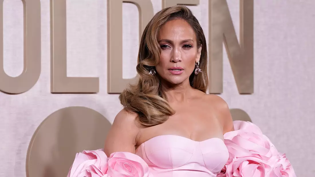 Jennifer Lopez wird Mit-Ausrichterin der Met-Gala im Mai. - Bild: Jordan Strauss/Invision via AP/dpa