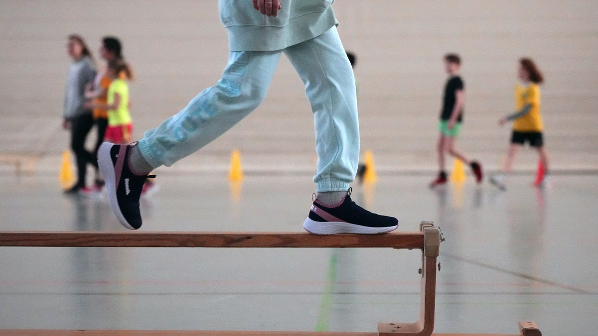 Im Corona-Lockdown haben sich Kinder und Jugendliche weniger bewegt. Dieser Trend hält an, zeigt eine Studie. - Foto: Soeren Stache/dpa