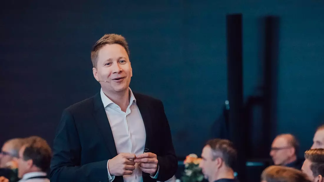 Dieter Homburg: Als Mitarbeiter des Fachzentrums Finanzen das Bild des Versicherungsmaklers revolutionieren - Bild: presseportal.de