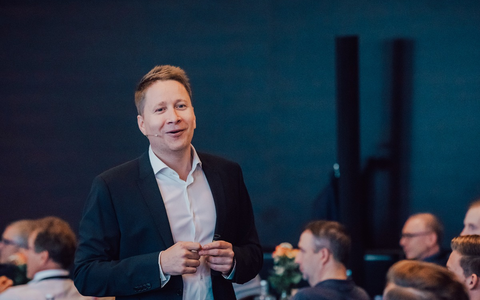 Dieter Homburg: Als Mitarbeiter des Fachzentrums Finanzen das Bild des Versicherungsmaklers revolutionieren - Foto: presseportal.de