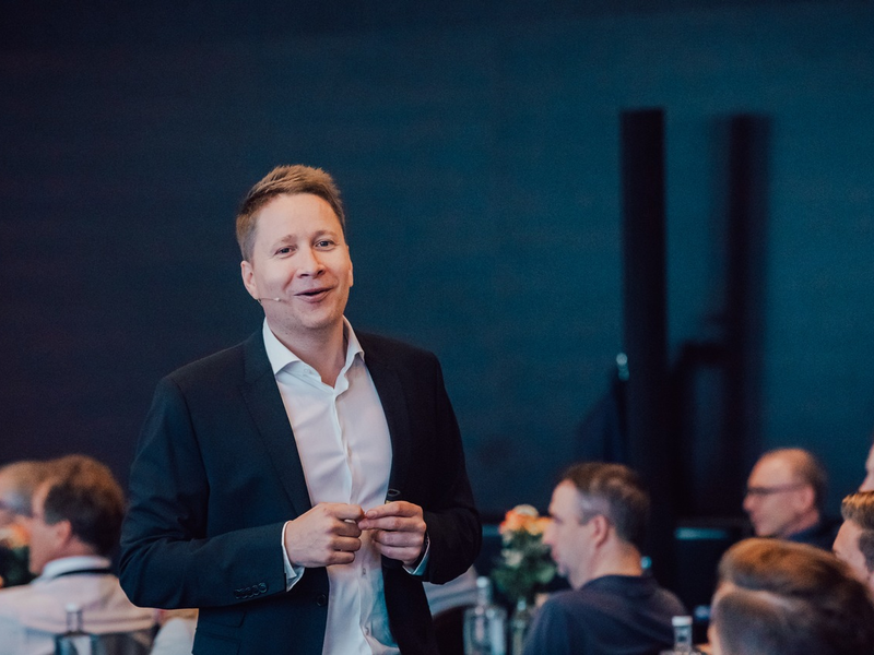 Dieter Homburg: Als Mitarbeiter des Fachzentrums Finanzen das Bild des Versicherungsmaklers revolutionieren - Foto: presseportal.de