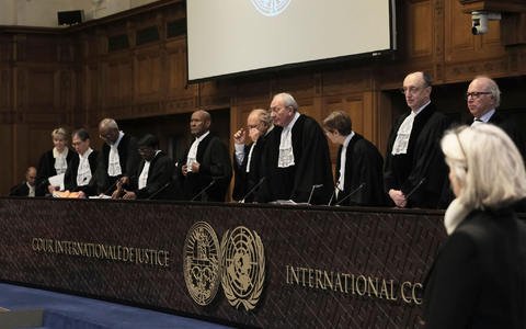 Die Richter des Internationalen Gerichtshofs beschäftigen sich mit dem Völkermordvorwurf Südafrikas gegen Israel. - Foto: Patrick Post/AP/dpa