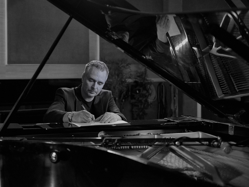 Trickster: Erster nicht-britischer Künstler, der Nationalhymne in Abbey Road Studios aufnimmt / Antonio Banderas besessen von seinem Weihnachtslied - Foto: presseportal.de