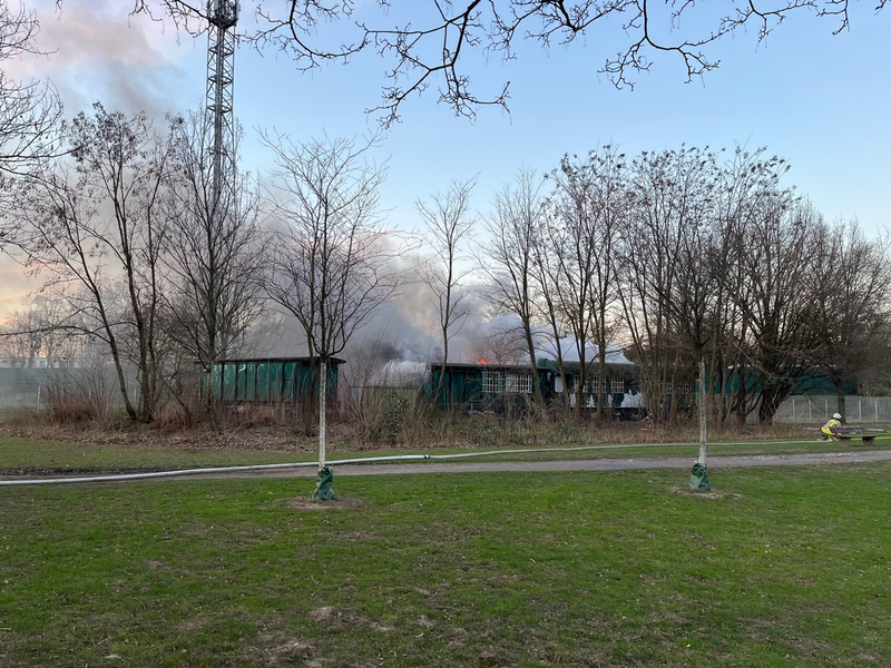 POL-DU: Beeckerwerth: Alter Zugwaggon brennt - Kripo sucht Zeugen - Foto: presseportal.de