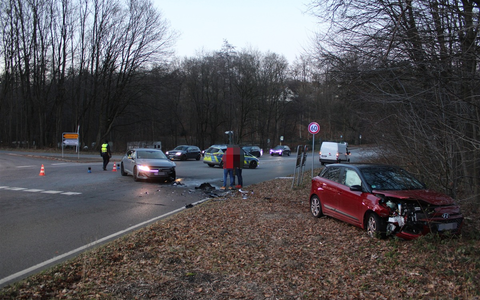 POL-RBK: Wermelskirchen - Pkw beim Abbiegen übersehen - eine Person leicht verletzt - Foto: presseportal.de