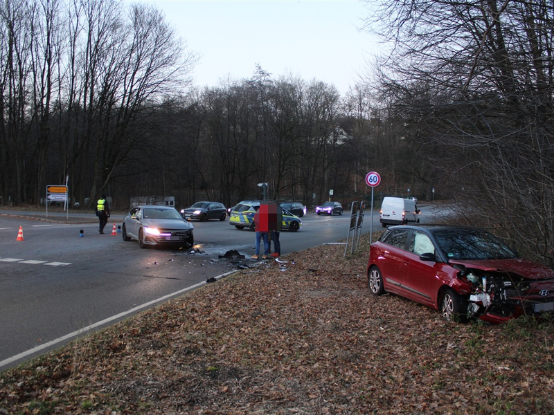 POL-RBK: Wermelskirchen - Pkw beim Abbiegen übersehen - eine Person leicht verletzt - Foto: presseportal.de
