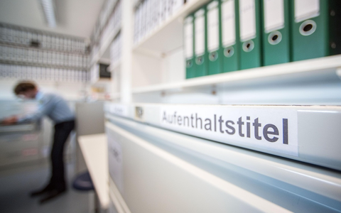 BPOL NRW: Den wachsamen Augen der Bundespolizeibeamten entkommt man nicht so schnell! - Foto: presseportal.de