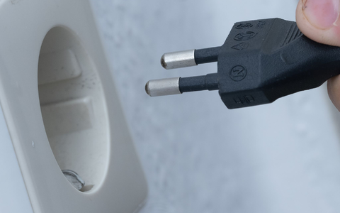 Die Energiebranche hat sich für eine Entlastung der Stromkunden ausgesprochen. (Archivbild) - Foto: Swen Pförtner/dpa