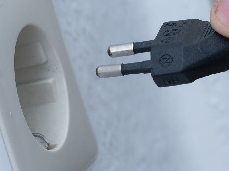 Die Energiebranche hat sich für eine Entlastung der Stromkunden ausgesprochen. (Archivbild) - Foto: Swen Pförtner/dpa