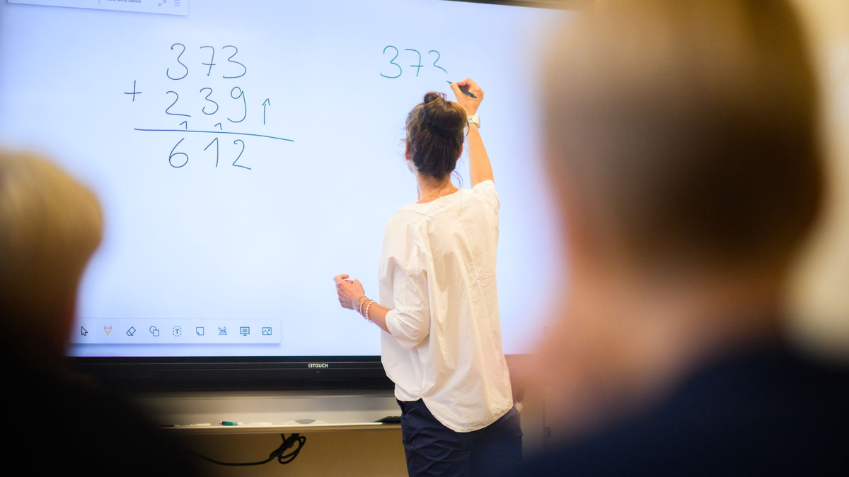 Insbesondere Frauen reduzieren häufig ihre Arbeitszeit: Bei Lehrerinnen war die Teilzeitquote mit 49,9 Prozent mehr als doppelt so hoch wie bei ihren männlichen Kollegen. - Foto: Julian Stratenschulte/dpa
