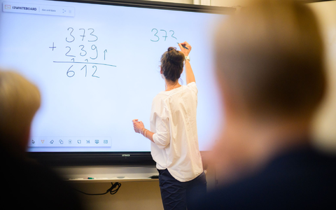 Insbesondere Frauen reduzieren häufig ihre Arbeitszeit: Bei Lehrerinnen war die Teilzeitquote mit 49,9 Prozent mehr als doppelt so hoch wie bei ihren männlichen Kollegen. - Foto: Julian Stratenschulte/dpa