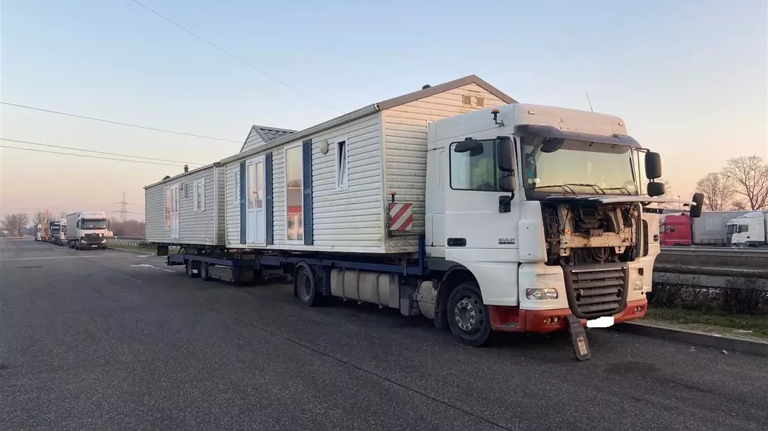 POL-PDNW: Home Sweet Home - Manipulierter LKW aus dem Verkehr gezogen - Bild: presseportal.de