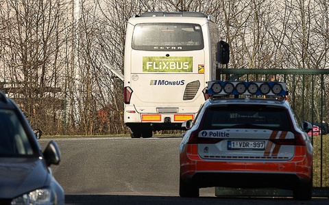 Die Behörden stoppten den Flixbus nahe der Stadt Gent. - Foto: James Arthur Gekiere/Belga/dpa