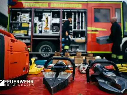 FW Bremerhaven: Einsatz auf Autofrachter - Foto: presseportal.de