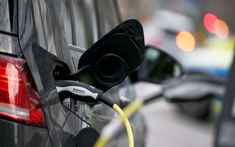 Der US-Autovermieter Hertz will ein Drittel seiner Elektroautos verkaufen.(Symboldbild) - Foto: Marijan Murat/dpa