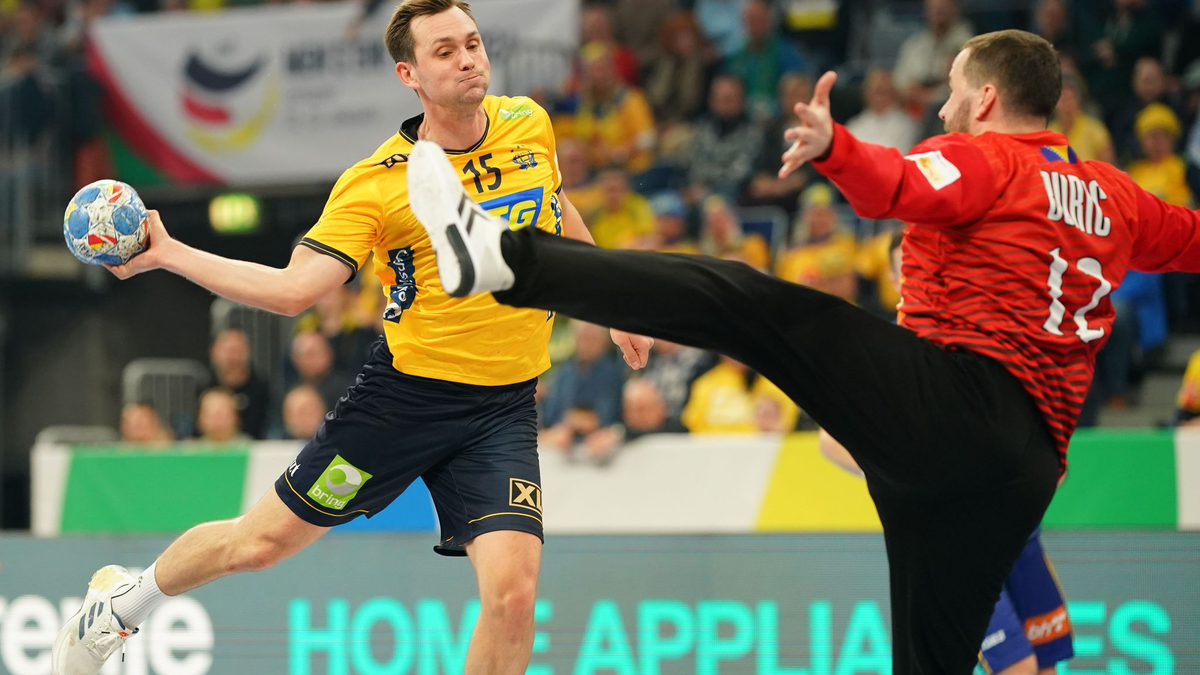 Mit neun Toren der beste Werfer der Schweden beim Sieg gegen Bosnien-Herzegowina: Hampus Wanne (l). - Foto: Uwe Anspach/dpa