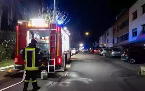 FW Wachtberg: Kaminbrand entwickelt sich schnell zu Dachstuhlbrand in Wachtberg-Niederbachem - Foto: presseportal.de