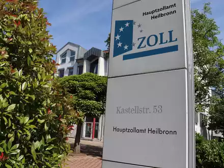 HZA-HN: Ein grünes Band verbindet! - ZOLL setzt ein Zeichen zum Tag der Kinderhospizarbeit! - Foto: presseportal.de