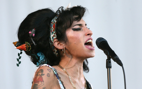 Die britische Sängerin Amy Winehouse 2008 in London. - Foto: Niall Carson/PA Wire/dpa