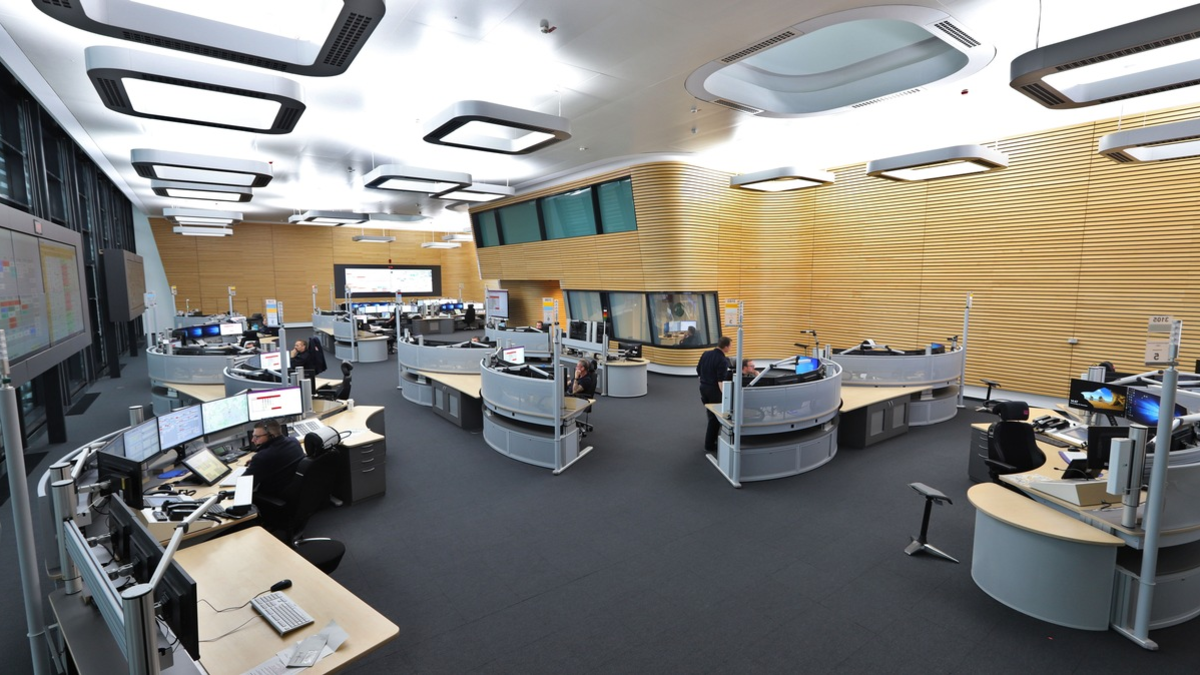 FW Hannover: Jubiläum 50 Jahre Rettungsleitstelle - Foto: presseportal.de