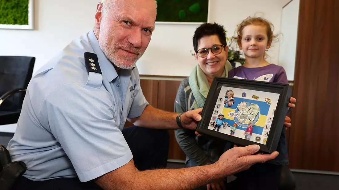 POL-OB: Große Überraschung für das #NMDO-Team der Polizei Oberhausen - Bild: presseportal.de