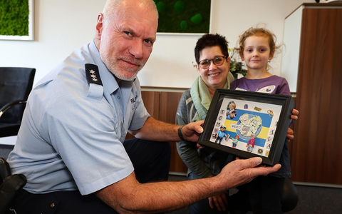 POL-OB: Große Überraschung für das #NMDO-Team der Polizei Oberhausen - Foto: presseportal.de