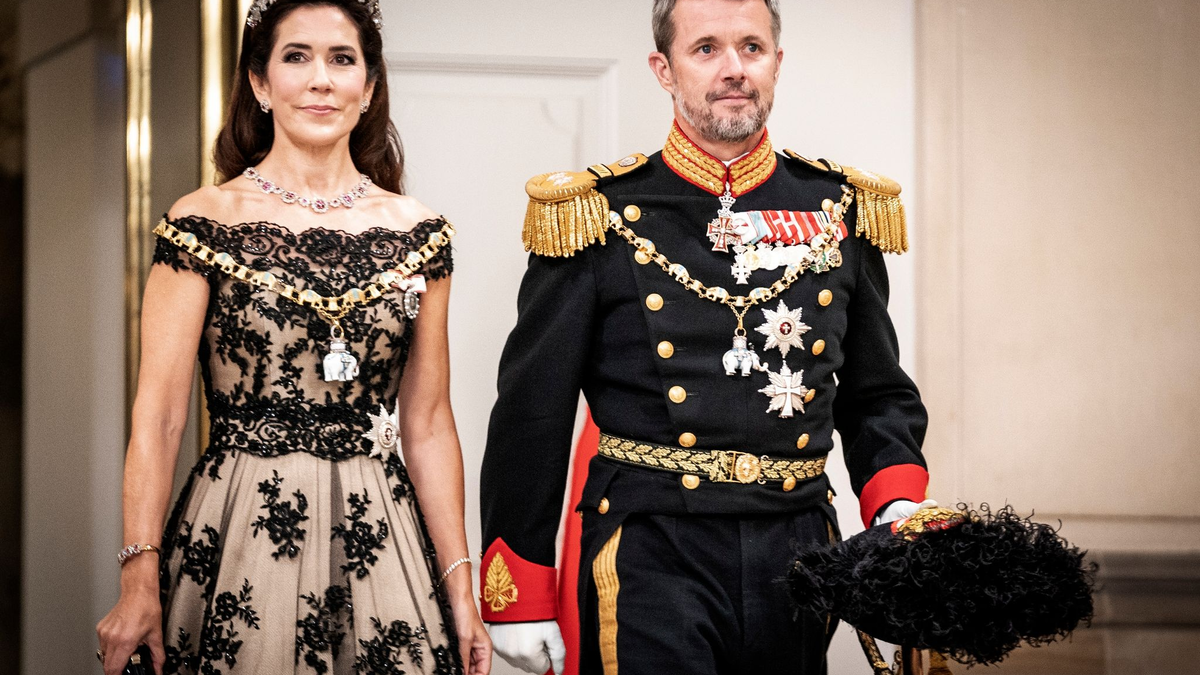 Kronprinz Frederik von Dänemark und Kronprinzessin Mary im September 2022 bei einem Galabankett in Schloss Christiansborg. - Foto: Mads Claus Rasmussen/Ritzau Scanpix/AP/dpa