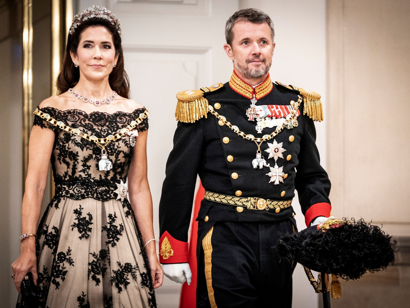 Kronprinz Frederik von Dänemark und Kronprinzessin Mary im September 2022 bei einem Galabankett in Schloss Christiansborg. - Foto: Mads Claus Rasmussen/Ritzau Scanpix/AP/dpa
