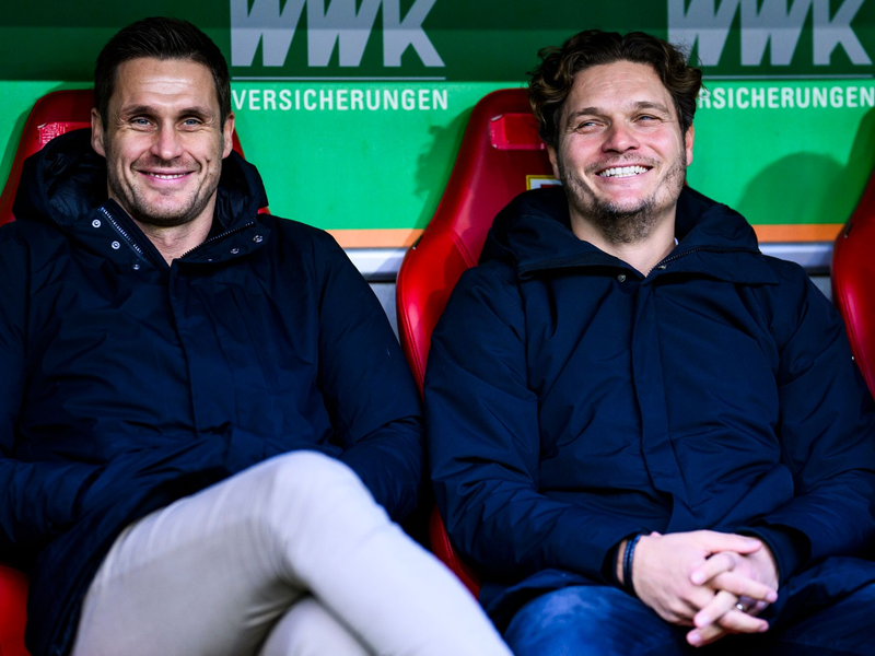 BVB-Sportdirektor Sebastian Kehl (l) und Trainer Edin Terzic hoffen auf einen erfolgreichen Start ins neue Jahr. - Foto: Tom Weller/dpa
