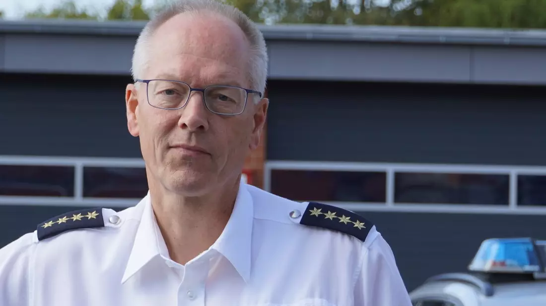 POL-GÖ: (46/2025) Demonstration Politik gegen das Volk? und Gegenkundgebungen am Samstag in Göttingen - Polizei bereitet sich auf Großeinsatz vor, mehrere Hundert Beamtinnen und Beamte eingesetzt - Bild: presseportal.de