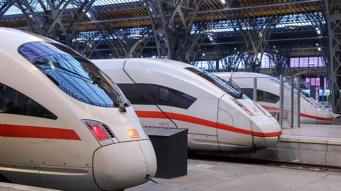 Drei ICE-Fernzüge im Leipziger Hauptbahnhof. - Bild: Jan Woitas/dpa-Zentralbild/dpa