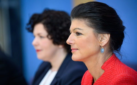 Die Bundestagsabgeordnete Sahra Wagenknecht ist in einer Doppelspitze mit der früheren Chefin der Linksfraktion, Amira Mohamed Ali (l), zur Vorsitzenden des Bündnis Sahra Wagenknecht gewählt worden. - Foto: Bernd von Jutrczenka/dpa Die Bundestagsabgeordnete Sahra Wagenknecht ist in einer Doppelspitze mit der früheren Chefin der Linksfraktion, Amira Mohamed Ali (l), zur Vorsitzenden des Bündnis Sahra Wagenknecht gewählt worden. - Foto: Bernd von Jutrczenka/dpa