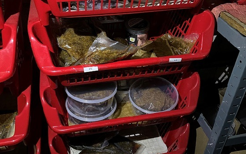 HZA-B: Zoll und Polizei stellen 75 kg Wasserpfeifentabak sicher - Zoll Berlin findet versteckten Tabak in Wand von Shisha Bar - - Foto: presseportal.de HZA-B: Zoll und Polizei stellen 75 kg Wasserpfeifentabak sicher - Zoll Berlin findet versteckten Tabak in Wand von Shisha Bar - - Foto: presseportal.de