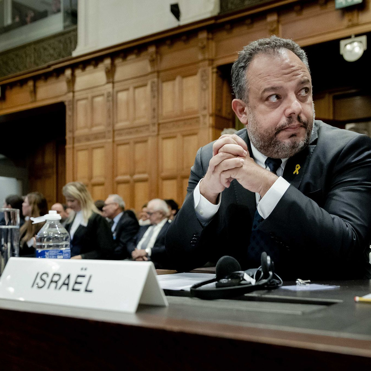 «Israel will kein Volk zerstören, sondern ein Volk schützen, sein eigenes»: Tal Becker, Rechtsberater des israelischen Außenministeriums. - Foto: Remko De Waal/ANP/dpa