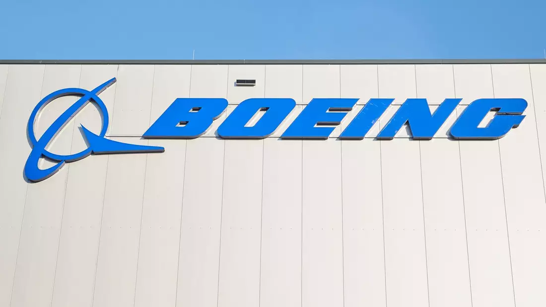 Boeing-Chef Dave Calhoun hat volle Aufklärung versprochen. - Bild: Georg Wendt/dpa