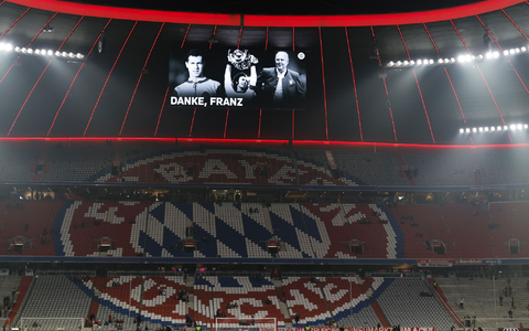 Die Partie der Bayern gegen Hoffenheim steht ganz im Zeichen des Gedenkens an den am Sonntag gestorbenen Franz Beckenbauer. - Foto: Daniel Löb/dpa Die Partie der Bayern gegen Hoffenheim steht ganz im Zeichen des Gedenkens an den am Sonntag gestorbenen Franz Beckenbauer. - Foto: Daniel Löb/dpa