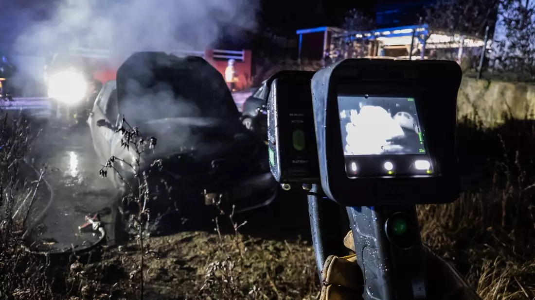 FW Wachtberg: Brennender PKW in Wachtberg-Berkum - Bild: presseportal.de