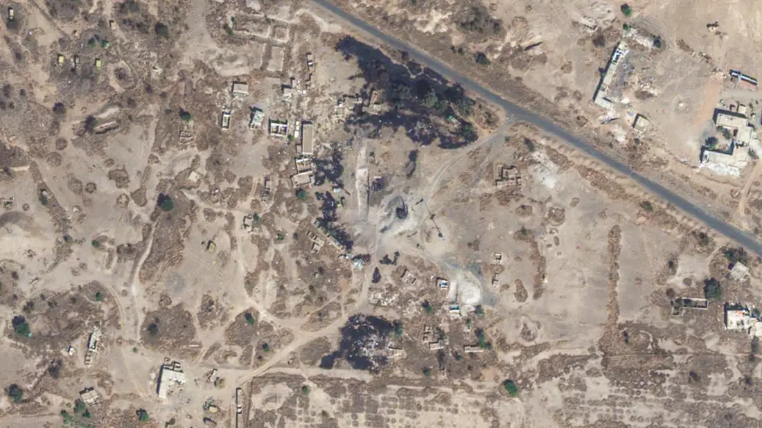 Der Fernsehsender der Huthi berichtete von Angriffen auf die jemenitische Hauptstadt Sanaa. - Bild: Maxar Technologies/AP/dpa
