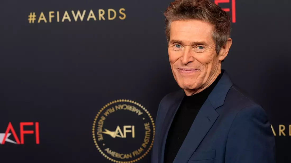 Die Trophäen-Saison ist in Hollywood in vollem Gange: Willem Dafoe kommt zur Verleihung der AFI Awards in Beverly Hills. - Bild: Chris Pizzello/Invision/AP