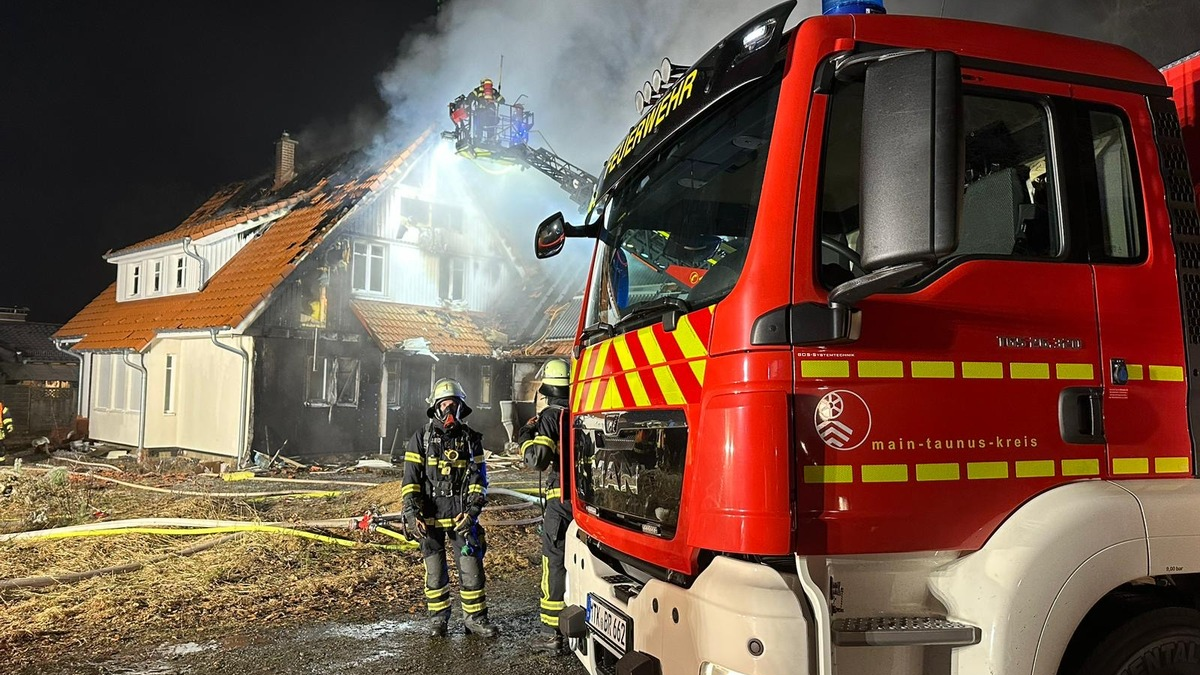Feuerwehr MTK: Großbrand in Weilrod-Mauloff: MTK-Feuerwehren unterstützen im Hochtaunuskreis - Foto: presseportal.de