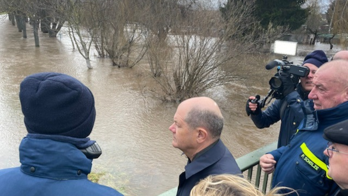 THW LVBEBBST: Hochwassereinsatz nach Sturmtief Zoltan- Rund 2,5 Millionen Sandsäcke später: Erste Zwischenbilanz THW-Einsatz in Sachsen-Anhalt - Foto: presseportal.de