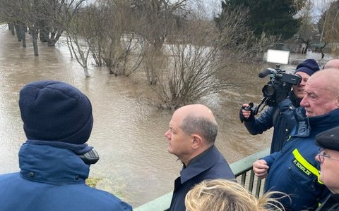 THW LVBEBBST: Hochwassereinsatz nach Sturmtief Zoltan- Rund 2,5 Millionen Sandsäcke später: Erste Zwischenbilanz THW-Einsatz in Sachsen-Anhalt - Foto: presseportal.de