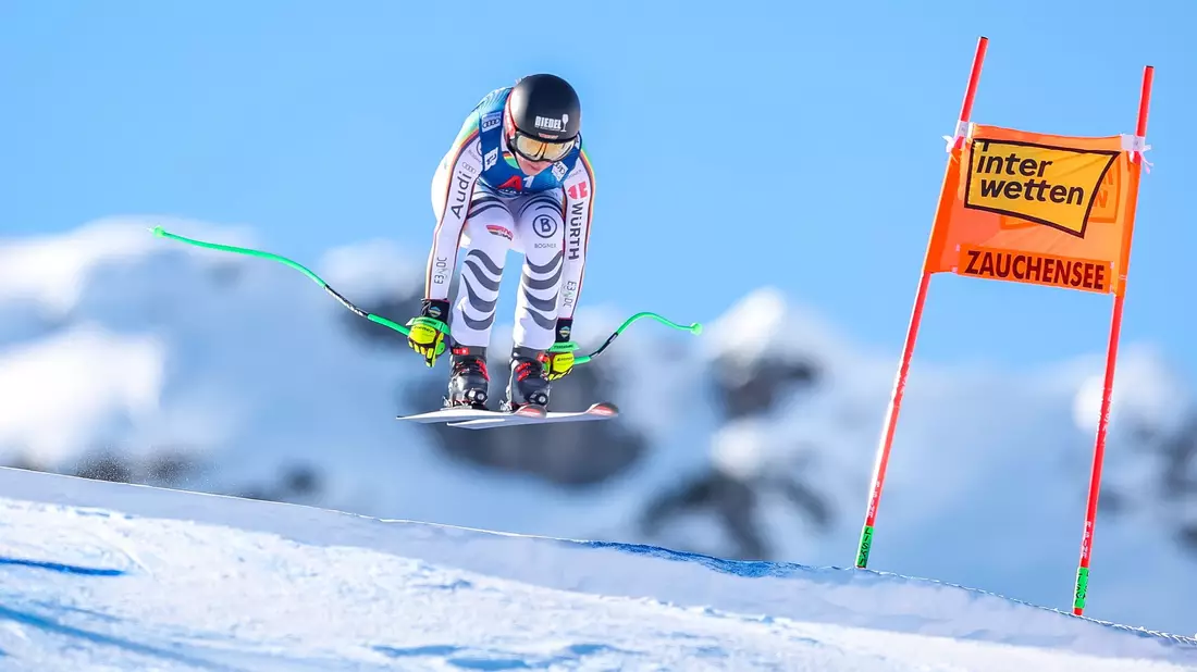 Nach einer bislang durchwachsenen Ski-Saison meldete sich Kira Weidle in der Abfahrt von Altenmarkt-Zauchensee zurück. - Bild: Expa/Johann Groder/APA/dpa
